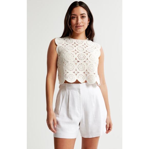 Abercrombie & Fitch Pants - Abercrombie & Fitch Curve Love A&F Sloane Tailored Linen-Blend Short, Size S